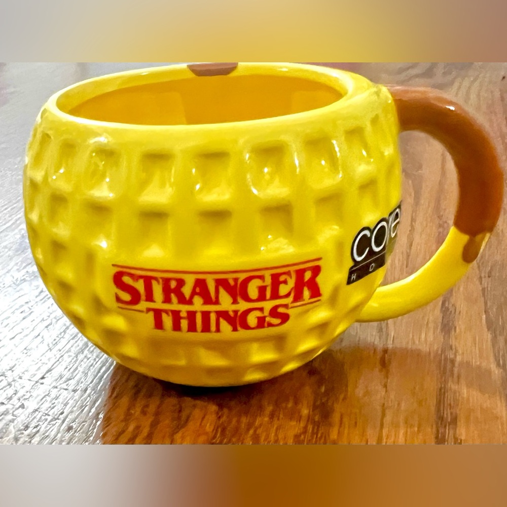 💛 STRANGER THINGS COFFEE MUG 💛